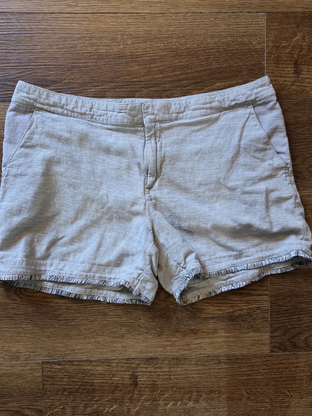 Women's Casual Frayed Hem Shorts - Light Beige